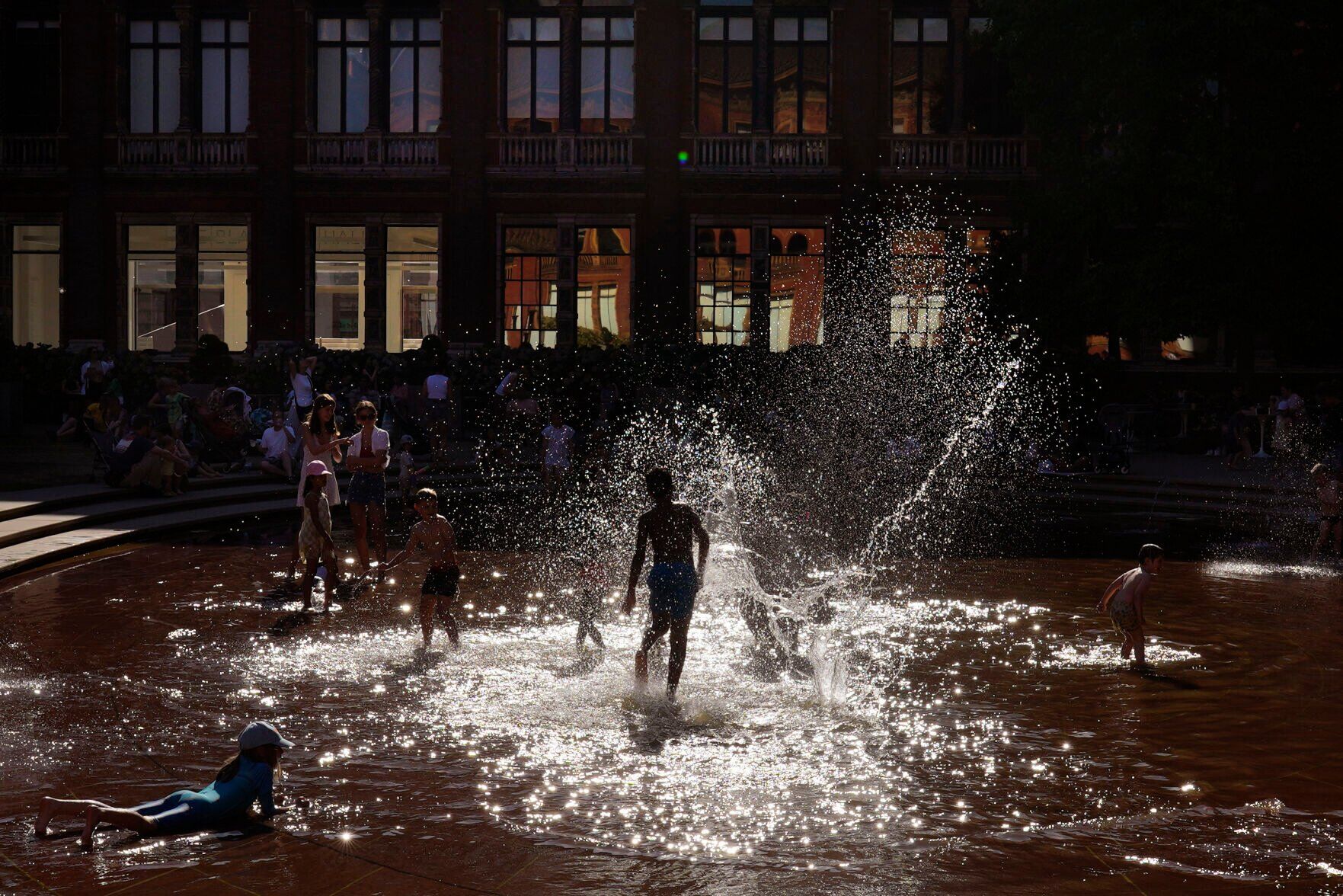 APTOPIX Britain Heat